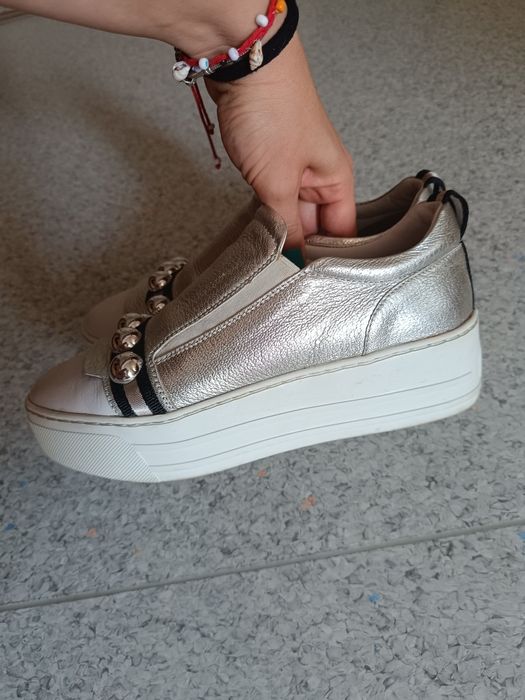 Vând pantofi Musette