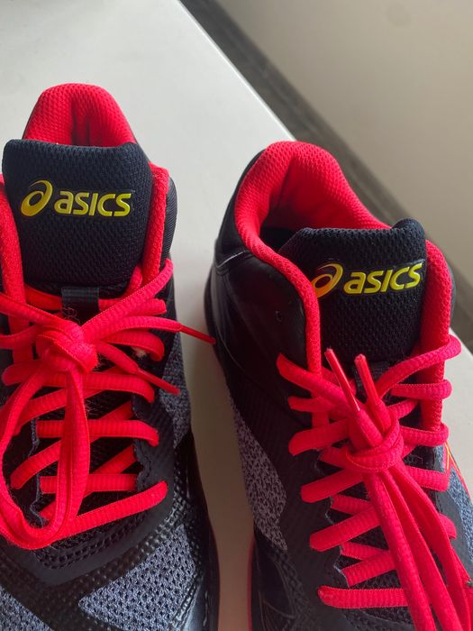Нови маратонки ASICS