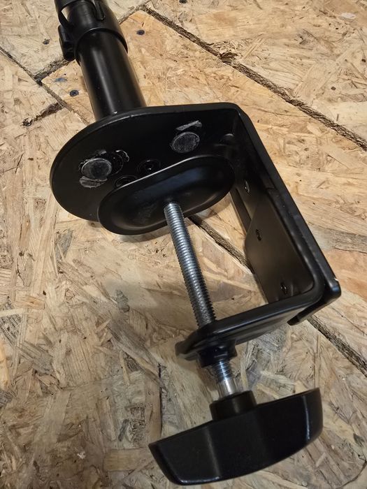 Vând doi suporți de monitor