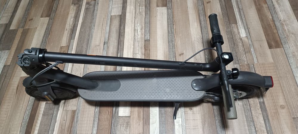 Vând trotineta electrica Xiaomi 1s