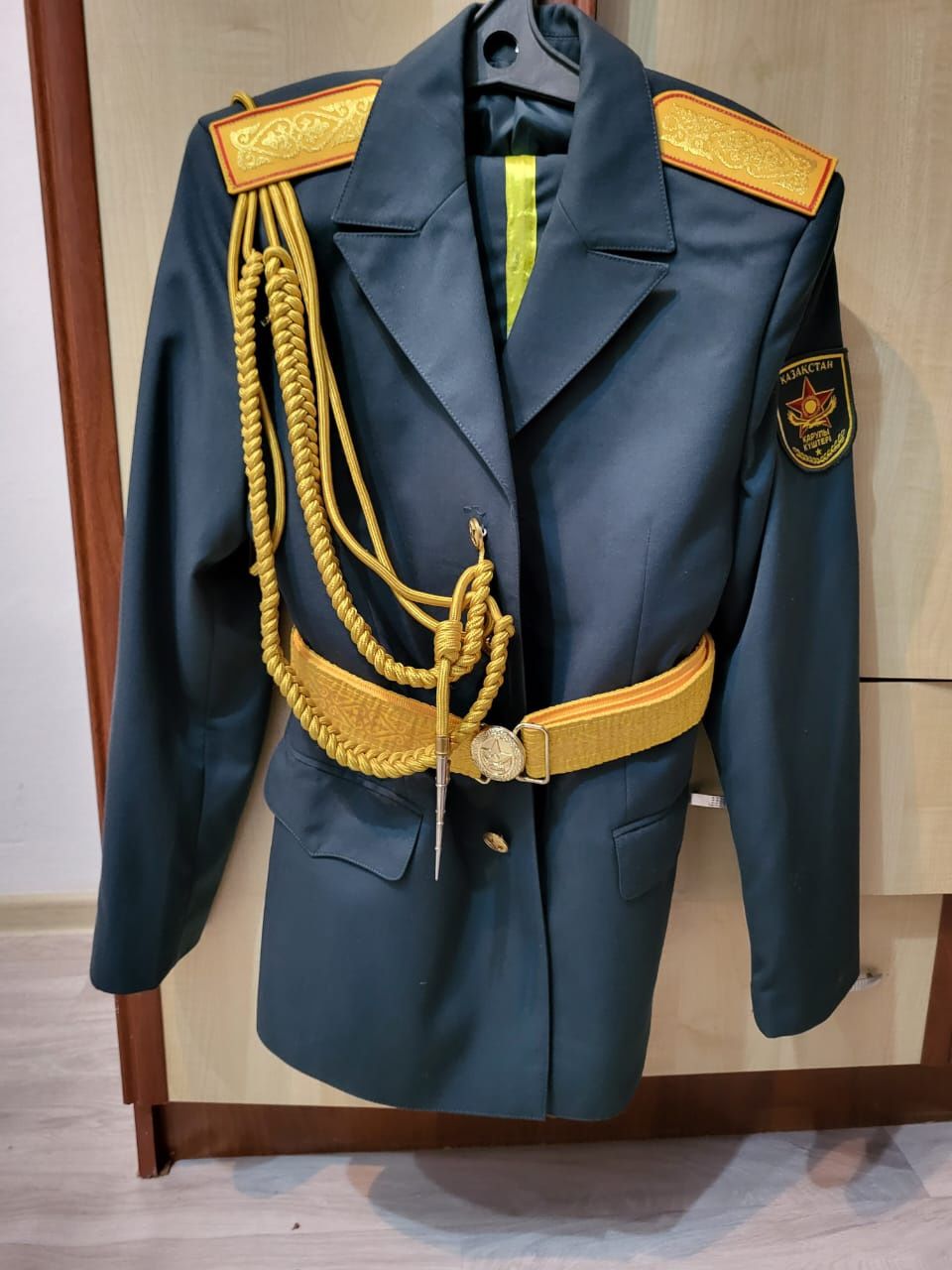 Продается военная форма для школьников-кадетов