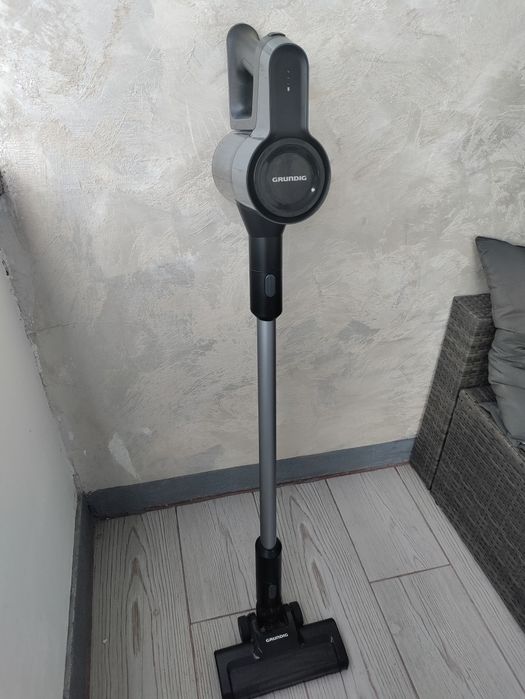 Aspirator vertical Grundig stare foarte bună
