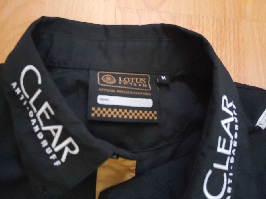 Риза Lotus F1 Team pit stop crew