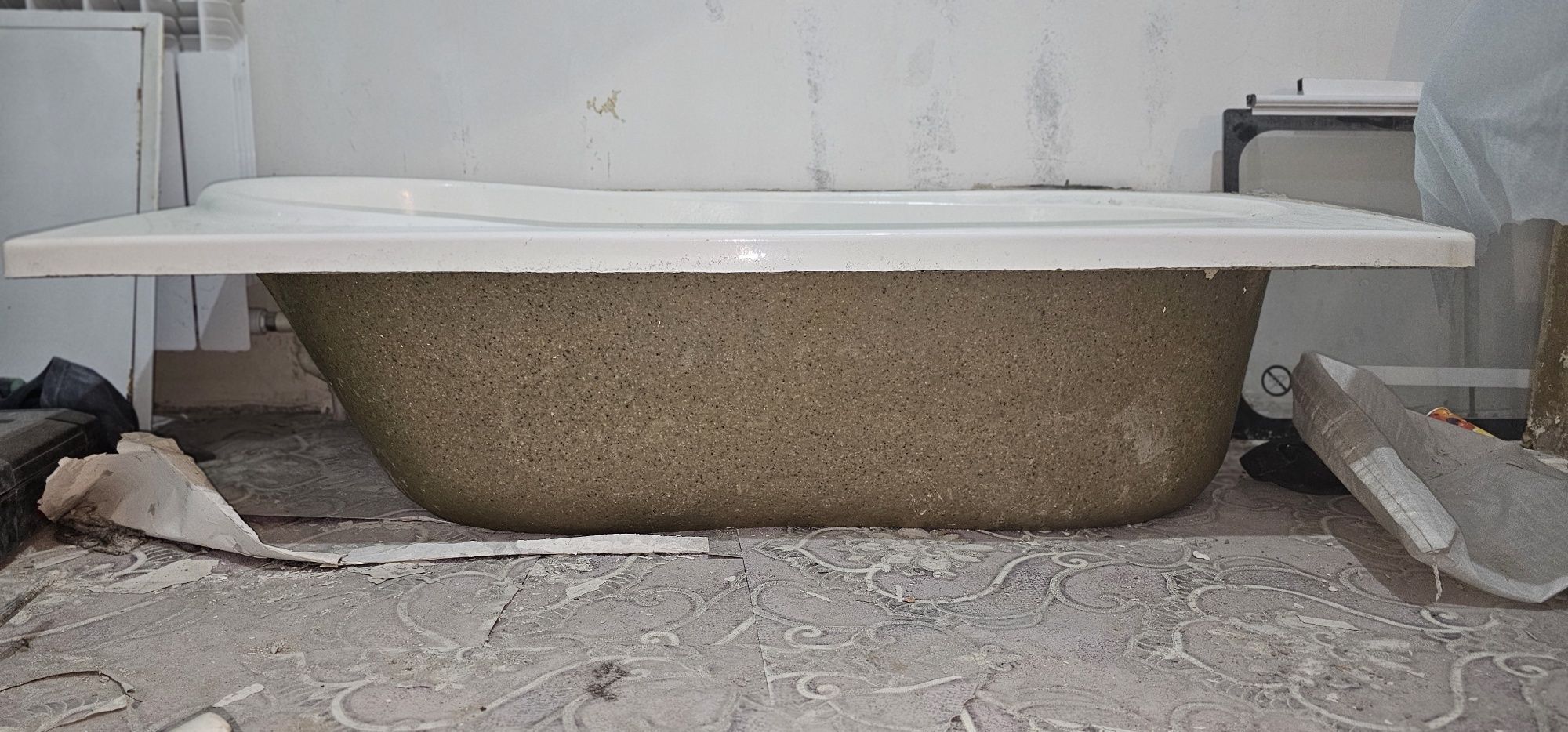 Срочно продам акриловую ванну 148х69см, почти даром