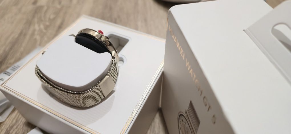 Huawei watch gt 5 gold 41mm.