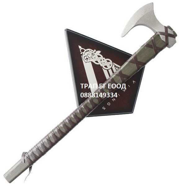 Брадва от филма Viking (Ragnar Lodbrok) Секира с поставка