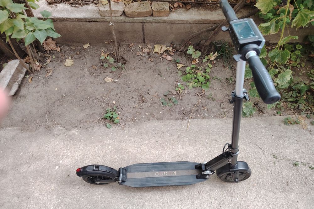 Vand trotineta electrica Kugoo foarte intretinuta
