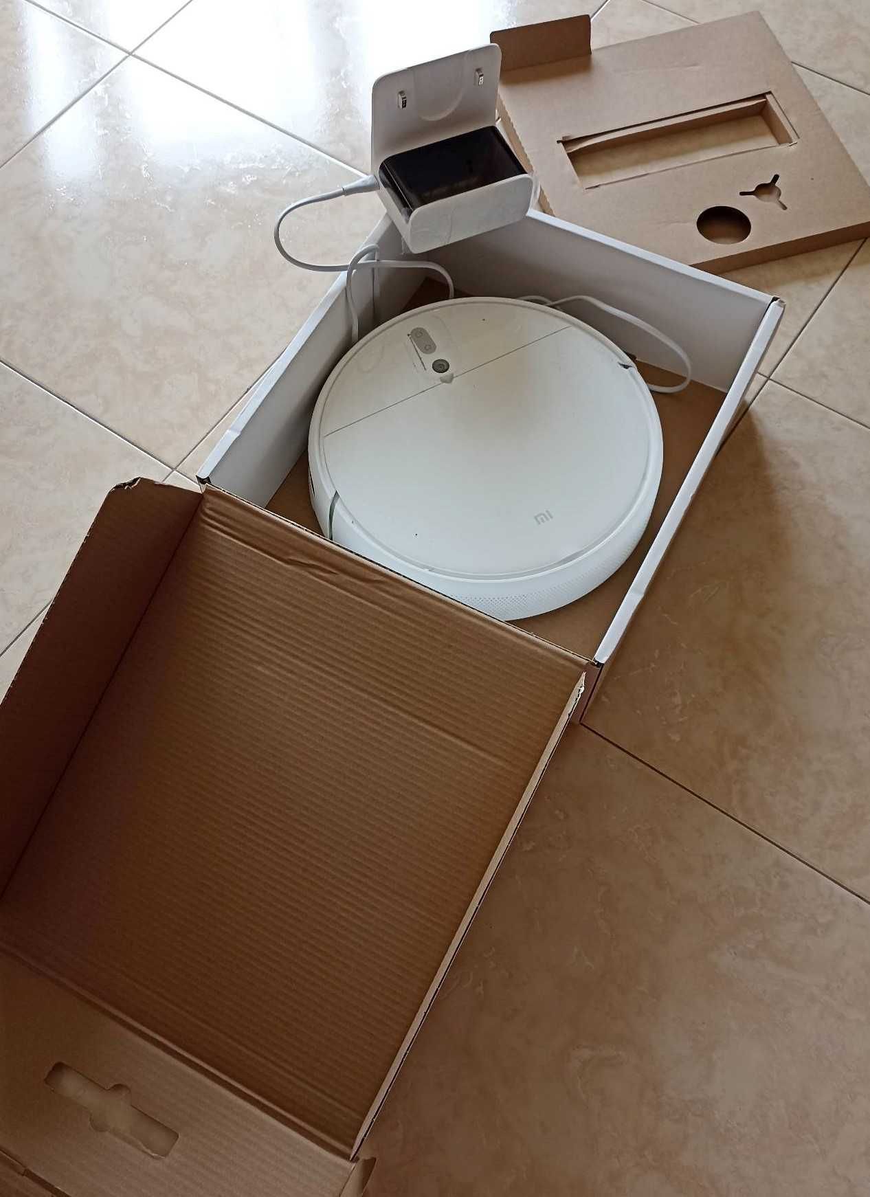 Робот прахосмукачка Xiaomi Mi Robot Vacuum Mop Cleaner, 0.6 л, WI-FI