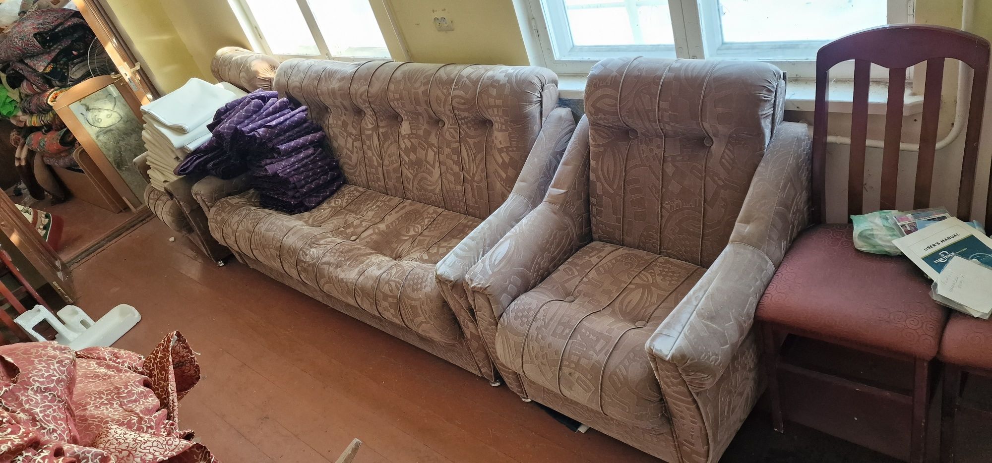 Продам мягкий диван два кресло
