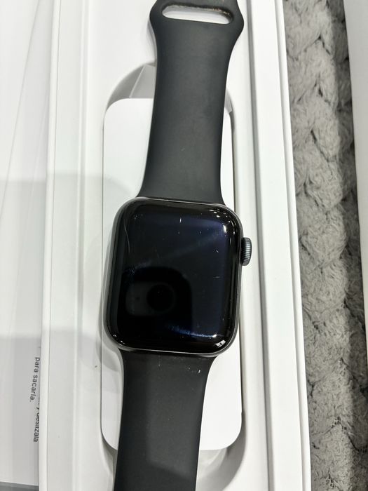 Apple Watch SE (GPS + Cellular)