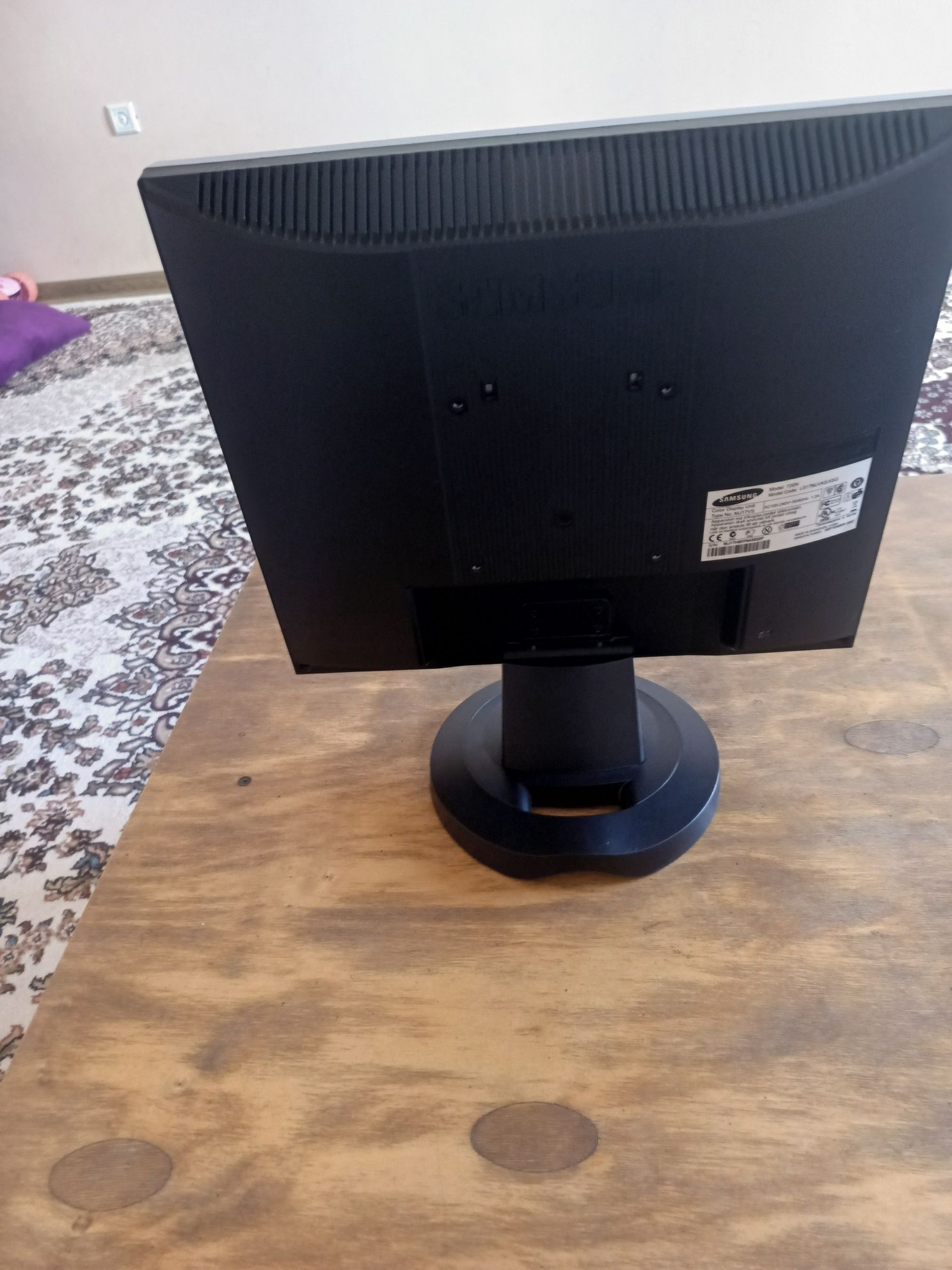 Монитор Samsung 720 N
