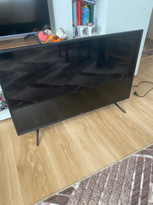 Телевизор HITACHI 4К 43инча