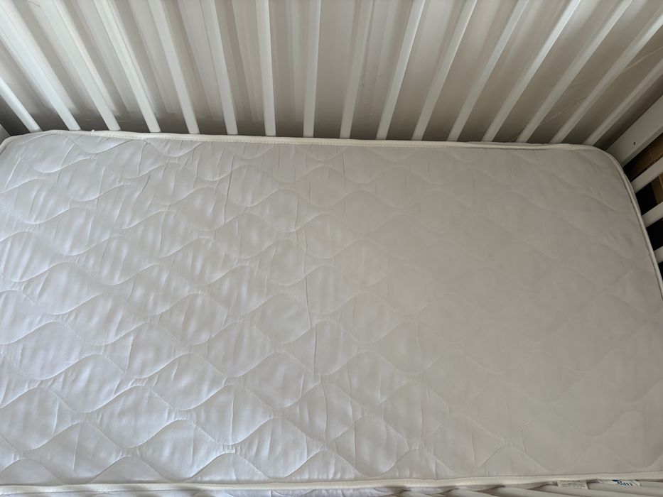 Дървена кошара - мече. Подаряват се матрак, протектори и спално бельо!