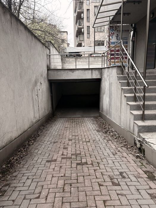 Парко място в Гео Милев, ул. Манастирска