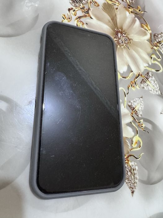 Айфон 11 белый в хорошем состоянии