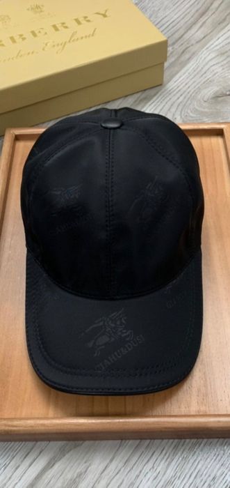 Șapcă Burberry model 2026,  8 modele