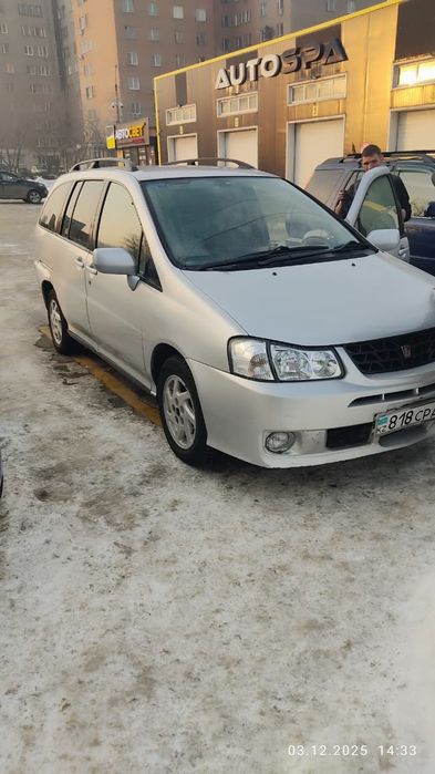 Nissan Prairie Liberty