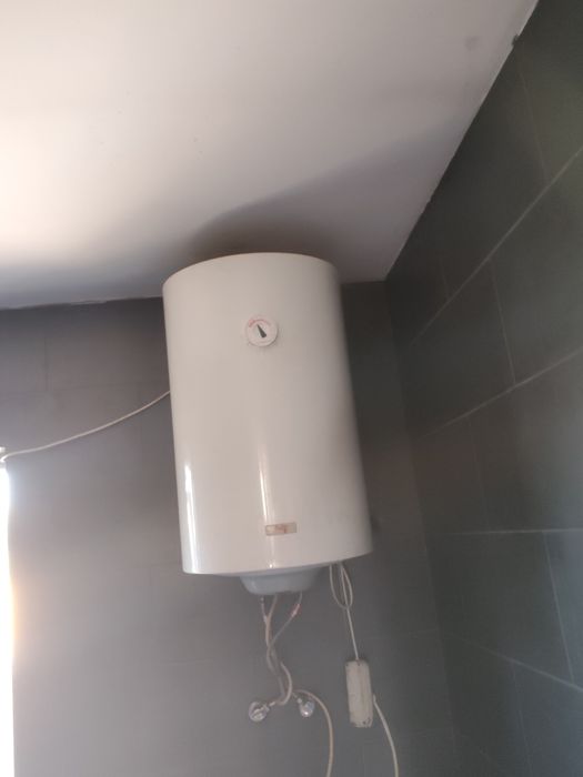 Vând boiler. Fais  100 l