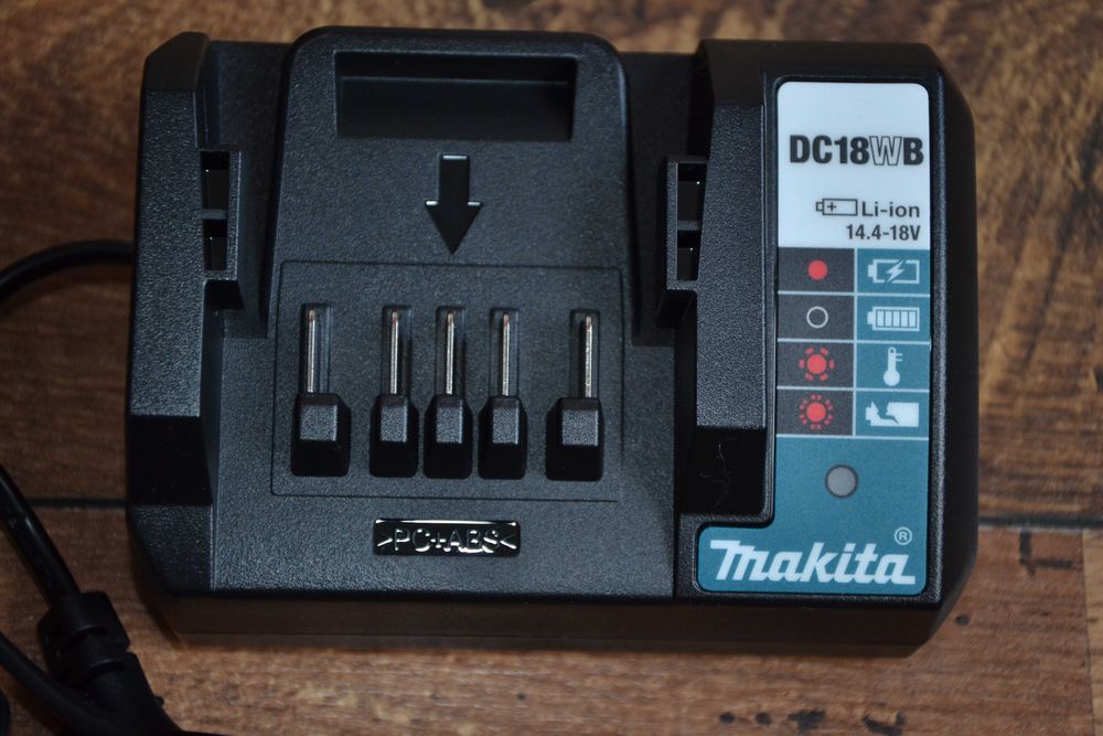 Зарядно за G серията на Makita DC18WB