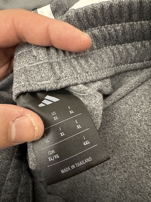 Pantaloni adidasi originali XL noi