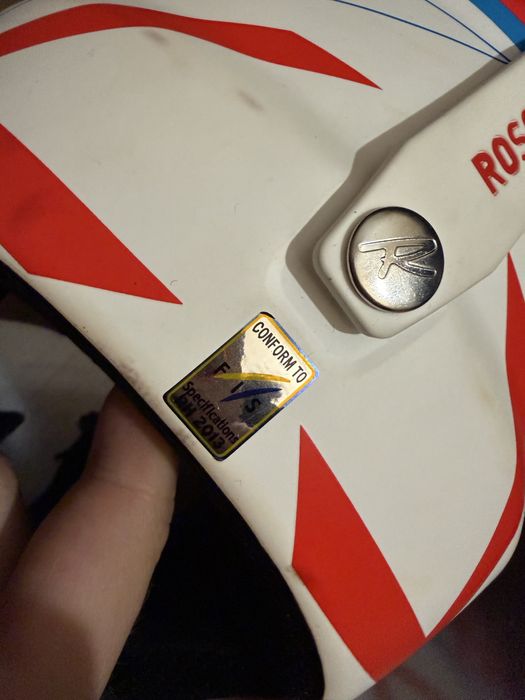 Ски каска, очила и шапка