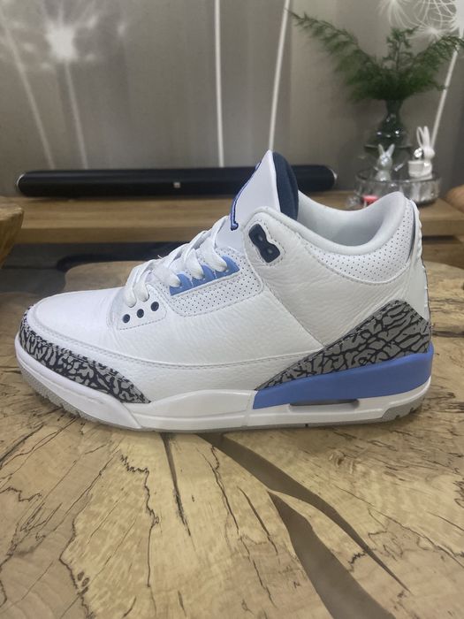 Air Jordan 3 UNC