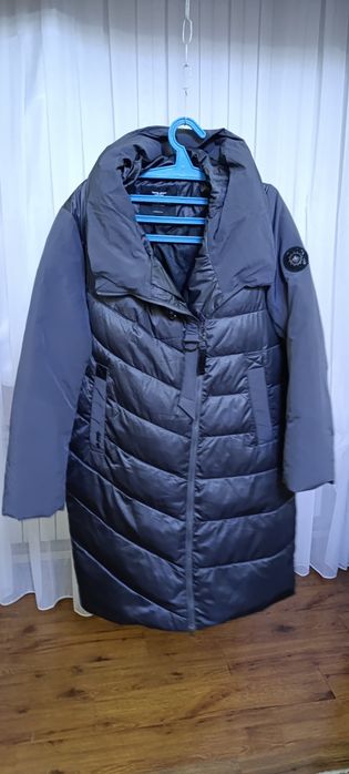 Пуховик аёллар пальтоси холати енгиде