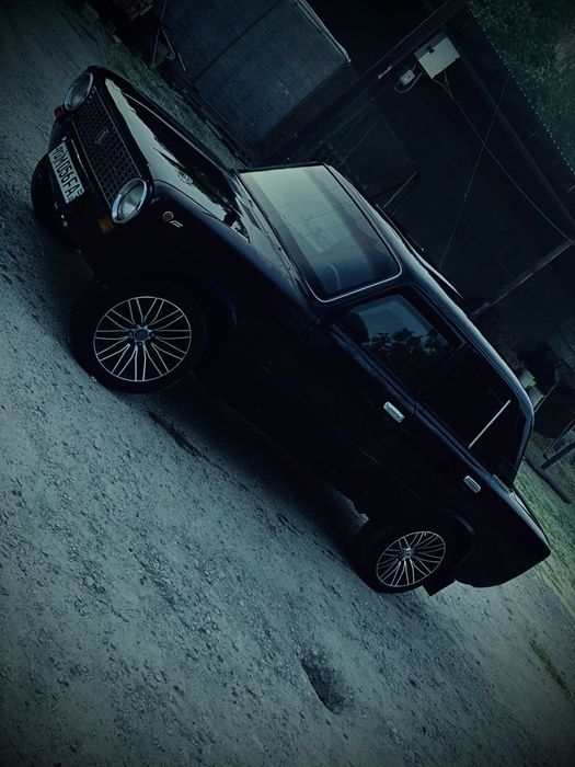 Jeguli vaz 21013  sotiladi