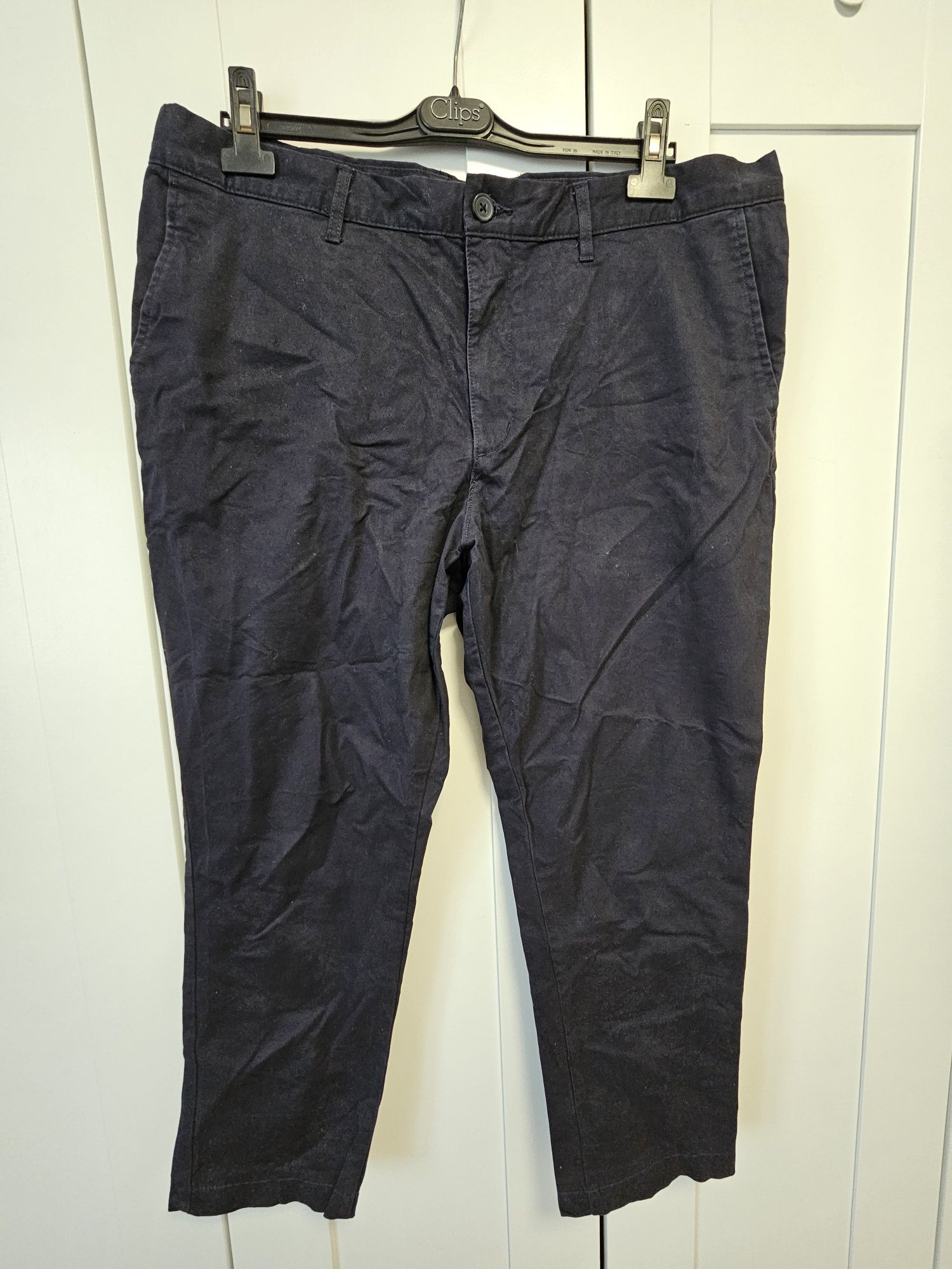 Pantaloni casual barbati
Skinny fit
Msrimea 38
H&M

Dimensiuni:
Talie: