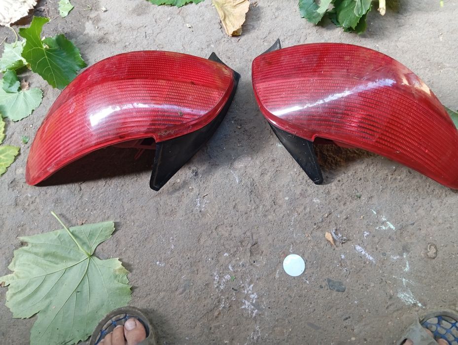 Stopuri spate mașină Peugeot