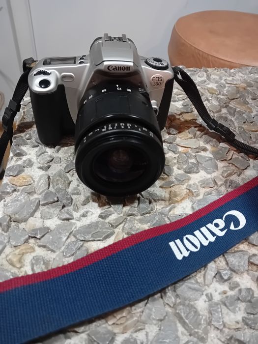 Vand Canon 300 cu obiectiv