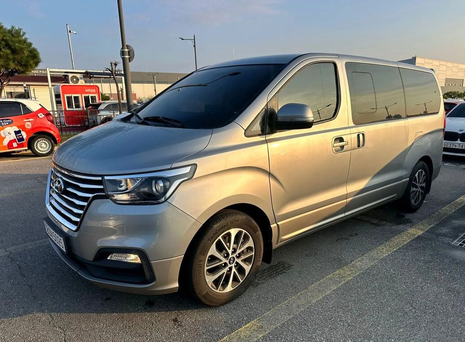 Hyundai H-1 Starex Hyundai Grand Starex 2.5 diesel, 9 locuri, garantie 12 luni, automata