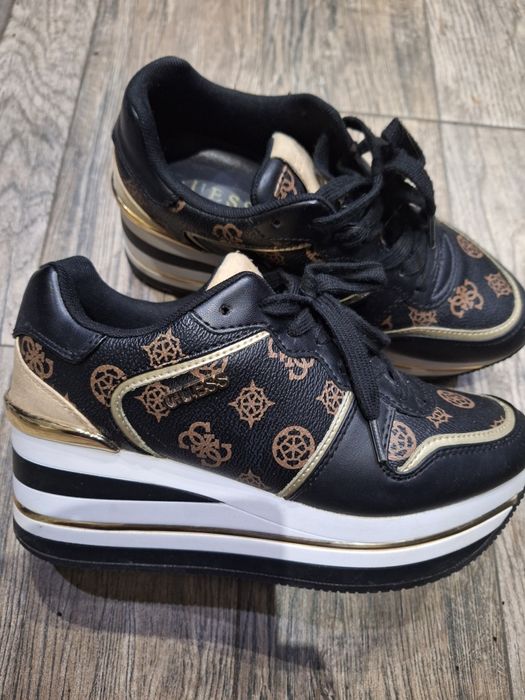 Маратонки  GUESS