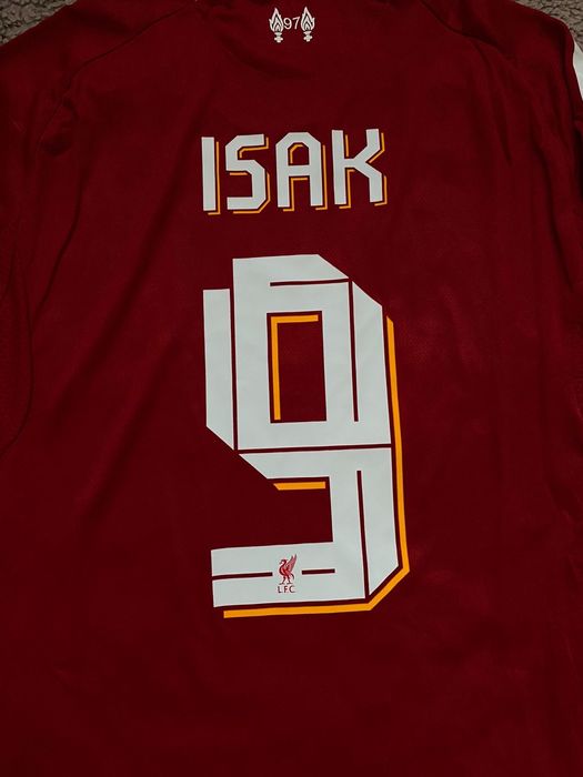 Jersey Liverpool 2025/2026 home kit, Isak