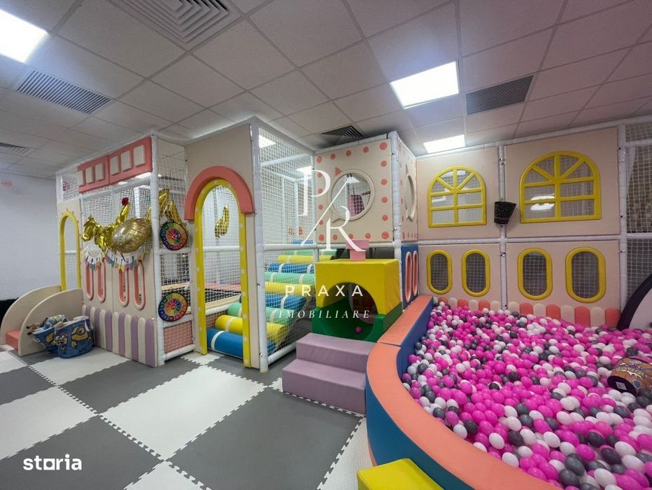 Spatiu comercial 131 mp, 3 parcari, gata echipat, se vinde cu tot cu a