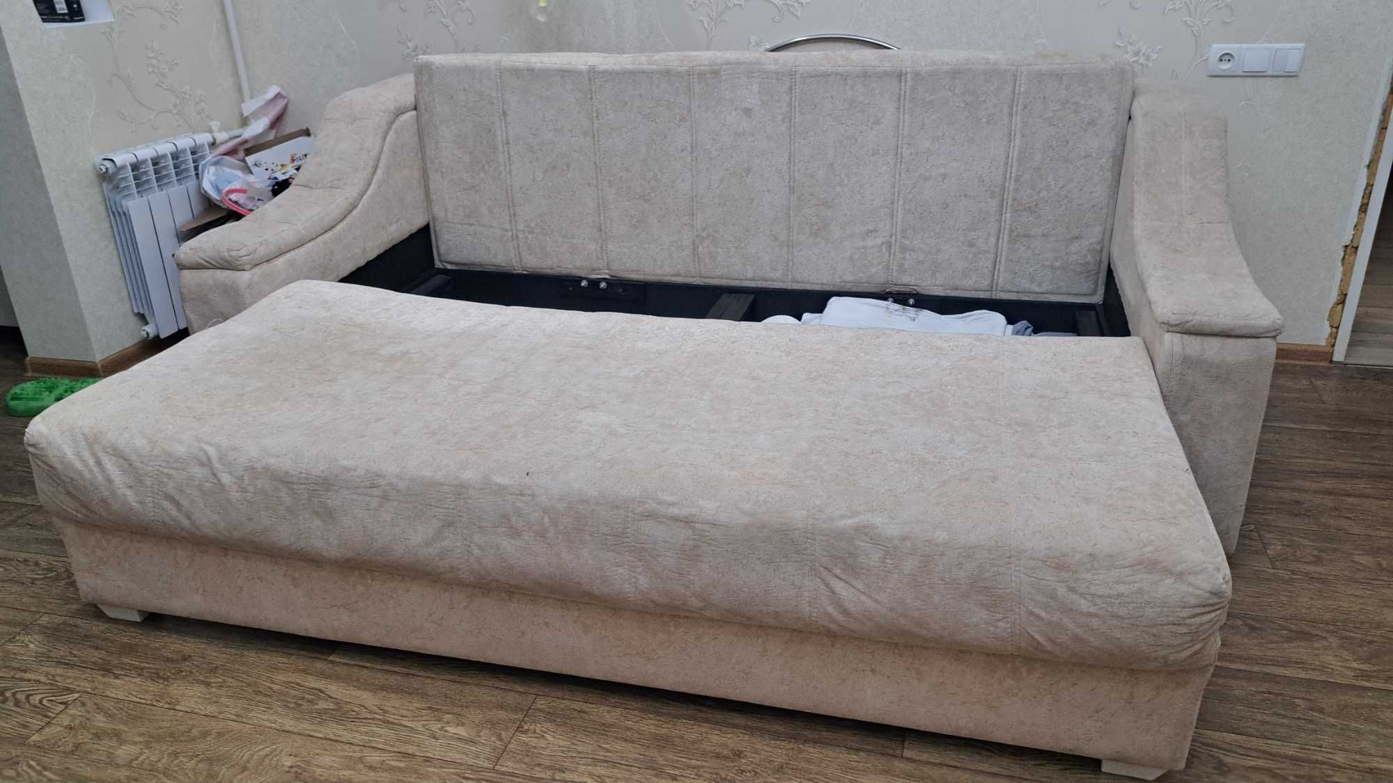 Диван раздвижной и два кресла