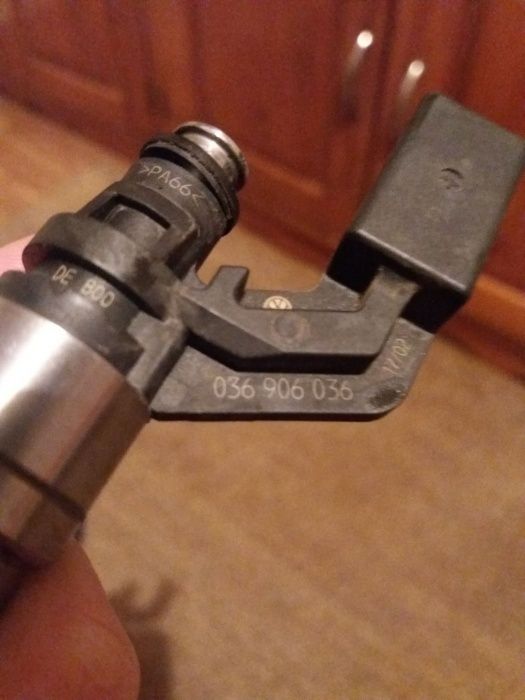 Injectoare Injector vw Golf 4 Bora 1.6FSI 81kw cod motor BAD 036906036