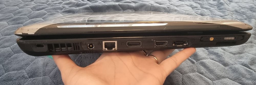 Лаптоп Medion E7212 за части