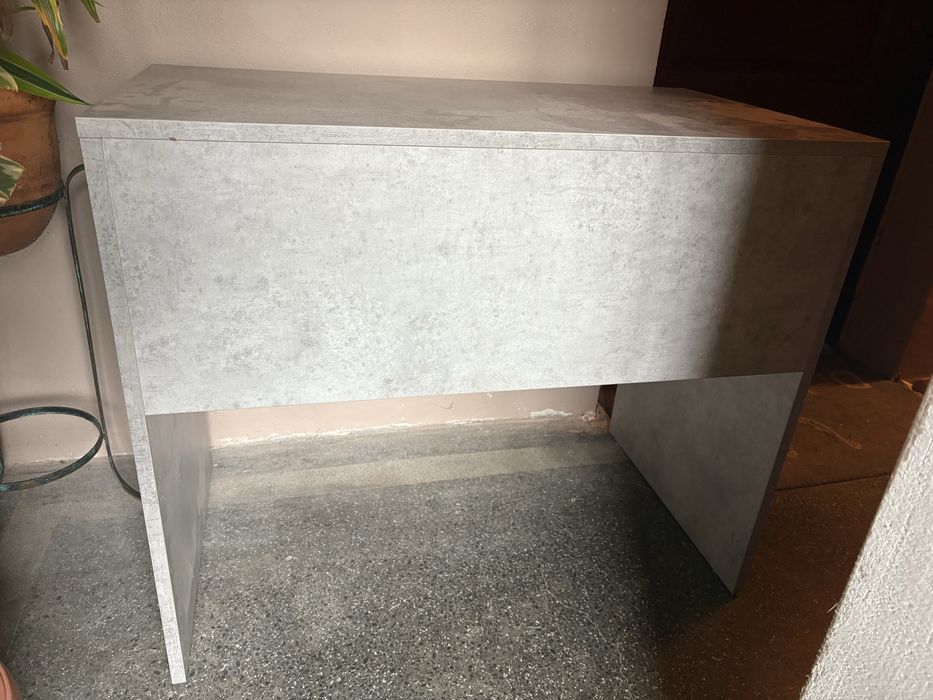 Чисто ново бюро