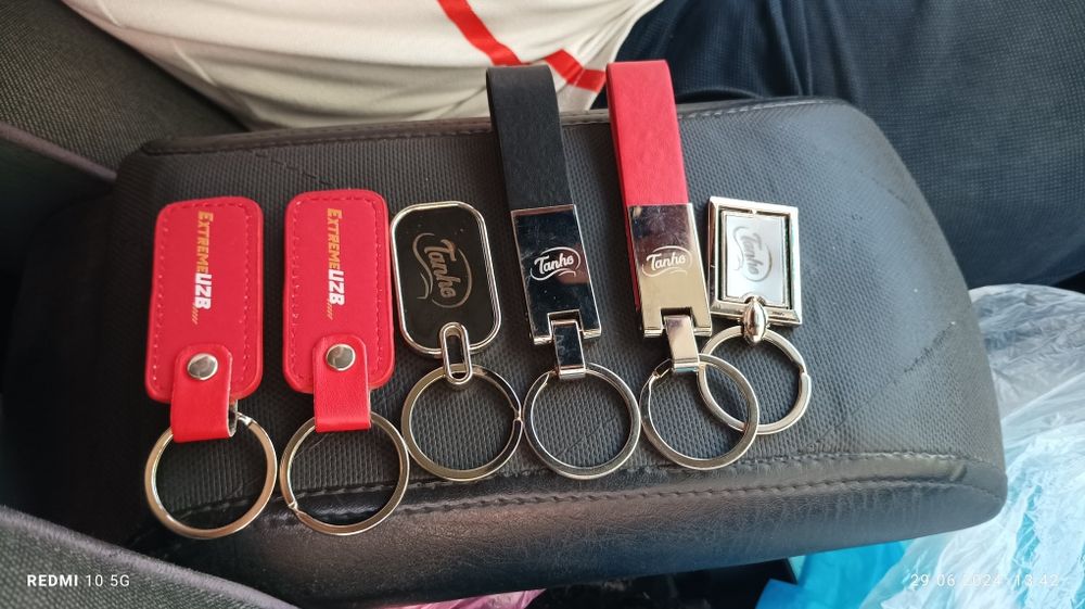 Barcha turdagi sovgʻalar uchun toʻplamlar logo va yozuv tushirish b-n