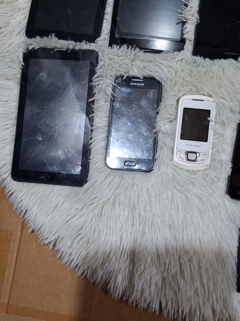 Таблети и телефони