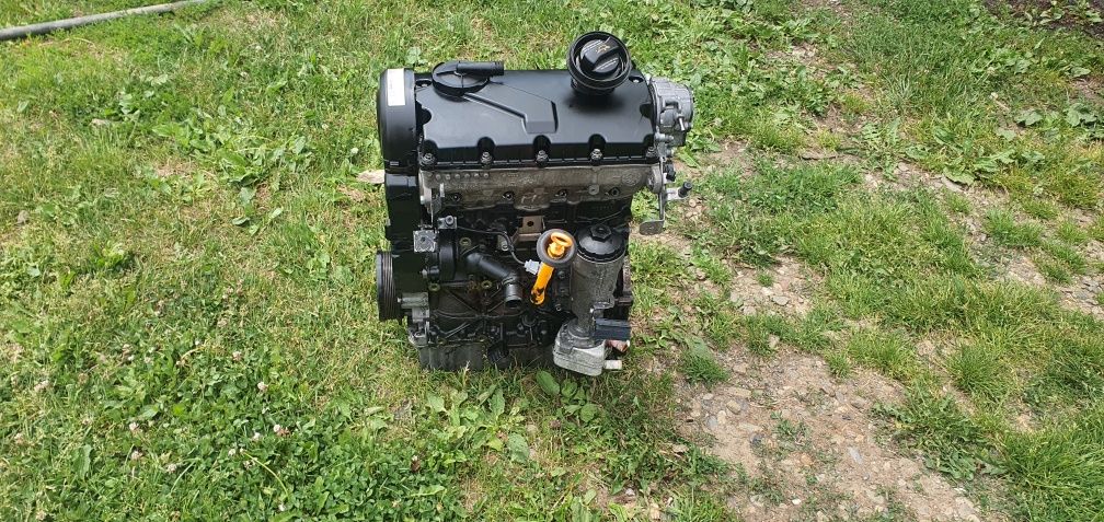 Motor 1.9 tdi BRU golf 5 golf 5 plus jetta touran skoda seat caddy