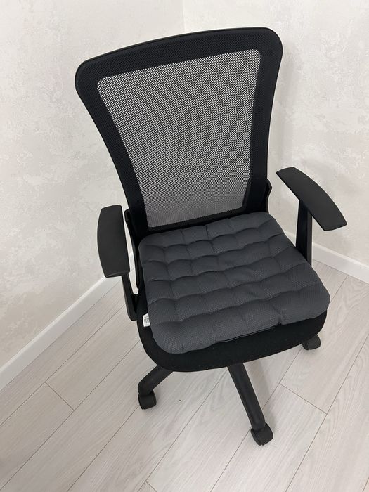 Офисная мебель (стул)