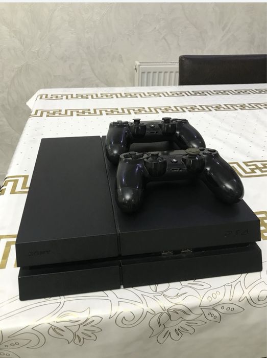 Продам Sony Play station 4.