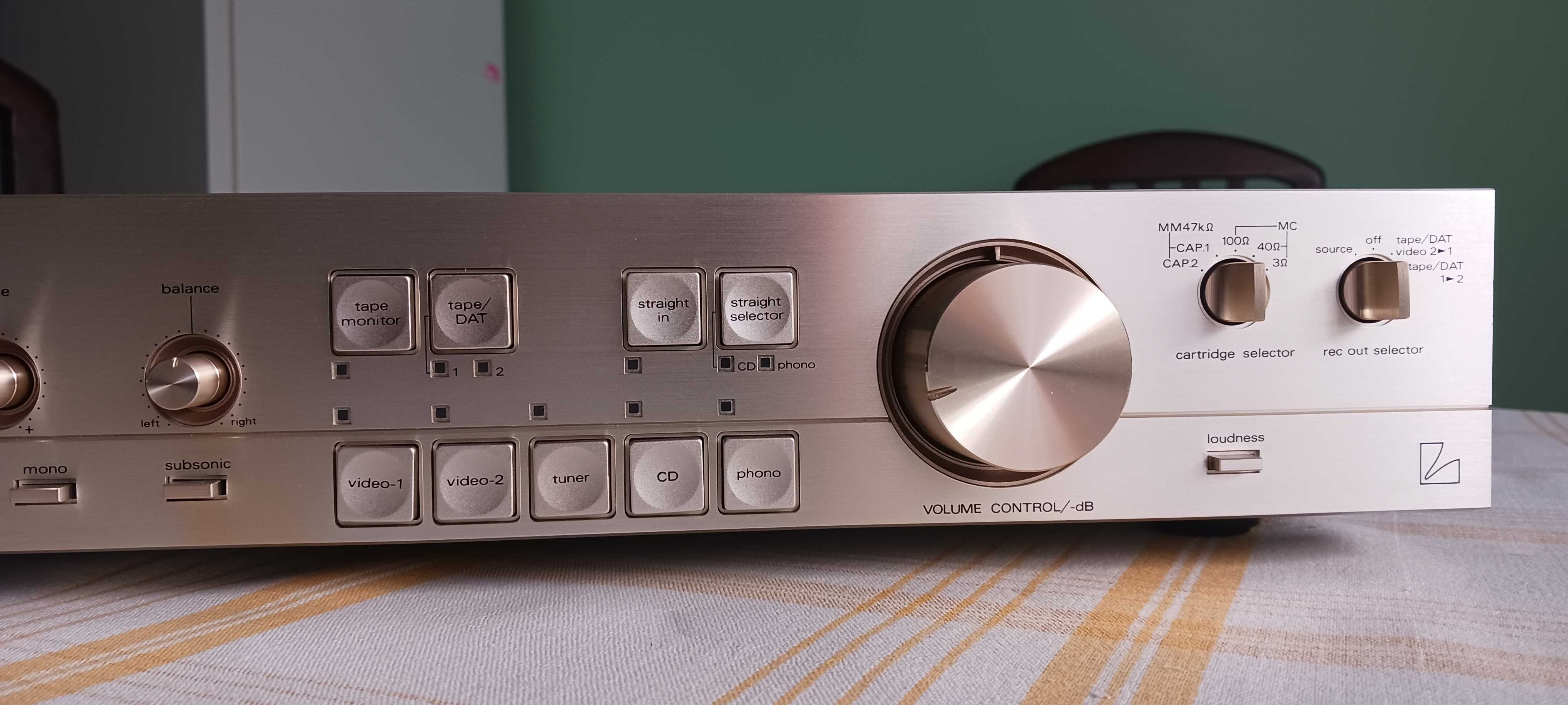 Предусилвател Luxman C-03 Class A