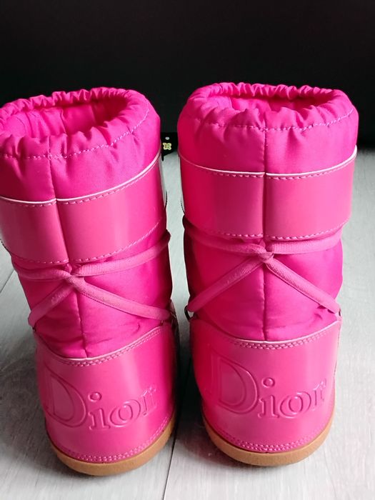 Детски  розови апрески  за  момиче  на  Dior  номер  26, цена  25 лв.