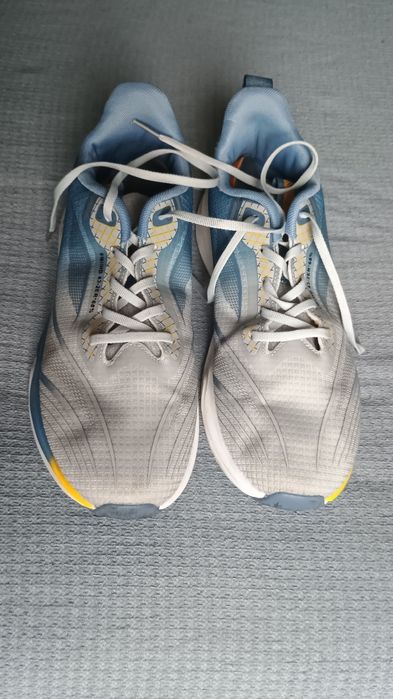 Vând adidași sport