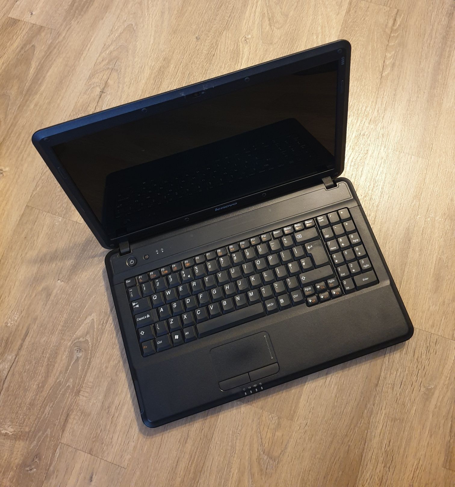 Laptop Lenovo G550, 8GB DDR, SSD. geanta si mouse