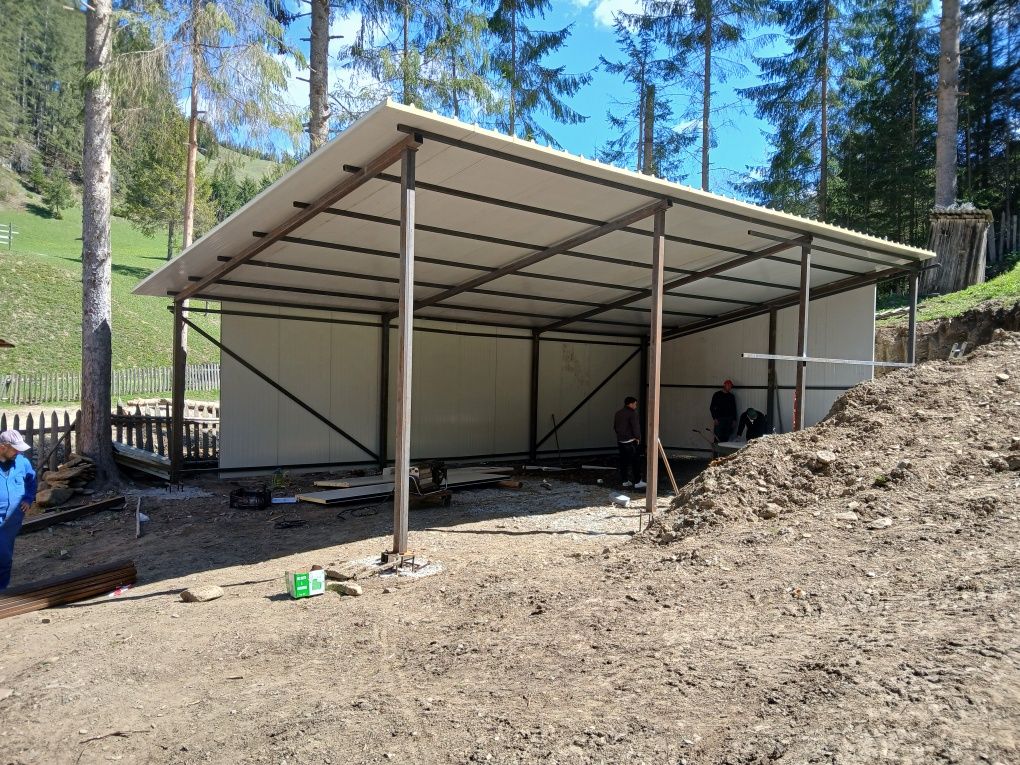 Vând hala metalică 10x30x4m închisă cu panouri sandwich