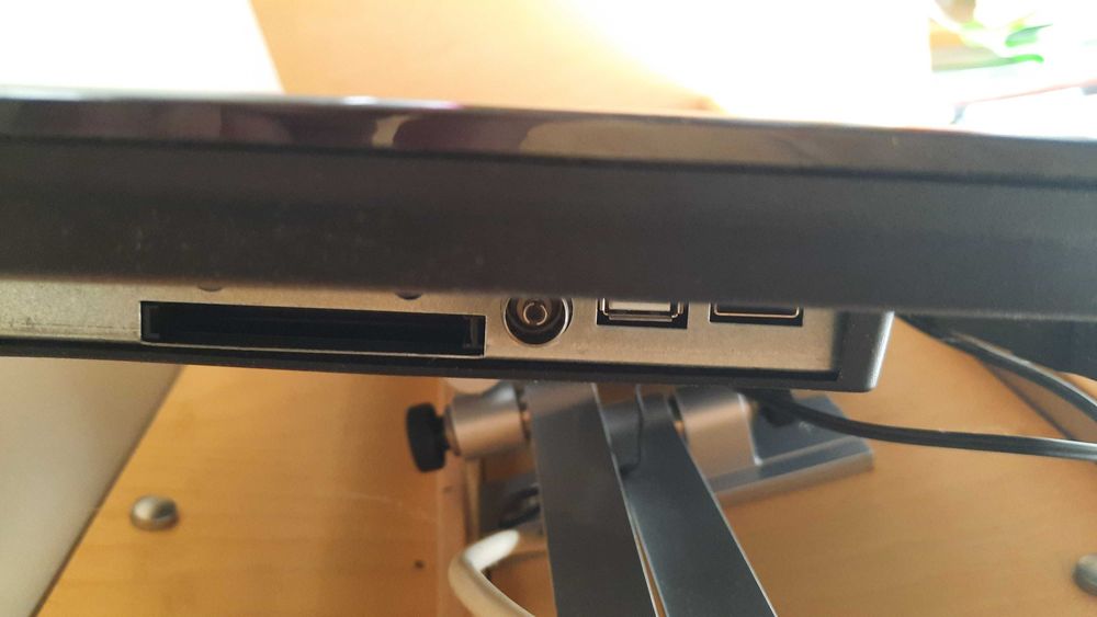 LED телевизор MEDION 12V